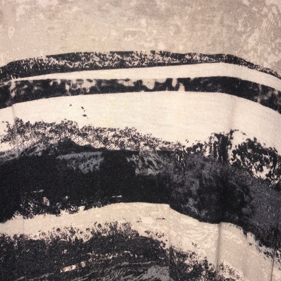 Light pink and black poncho shirt with arm holes - Picture 3 of 4